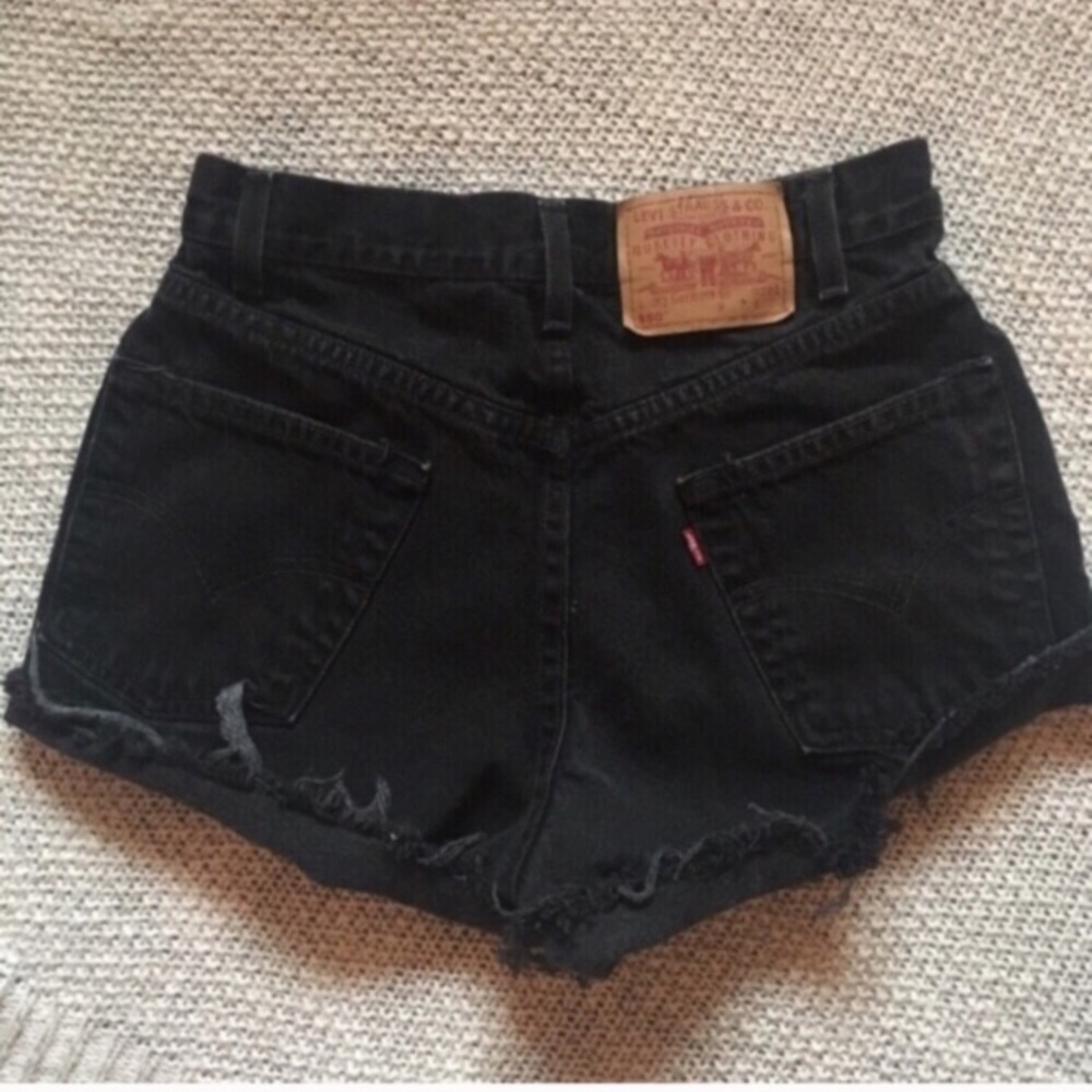 Vintage High Waisted Levi Shorts - Black (xxs-m)